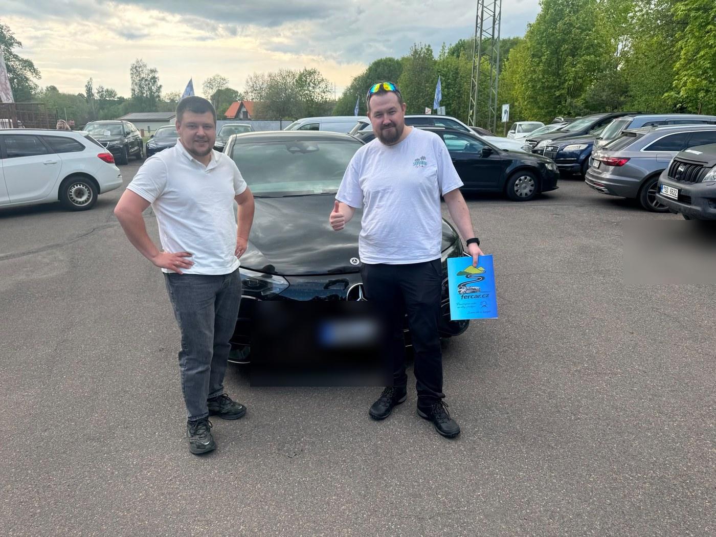Předání vozu Mercedes-Benz EQS zákazníkovi